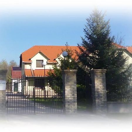 Bed and Breakfast Kiraly Lovastanya Panzio Janoshalma Exteriér fotografie