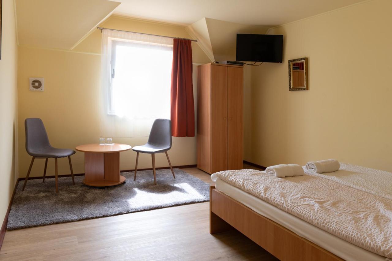 Bed and Breakfast Kiraly Lovastanya Panzio Janoshalma Exteriér fotografie