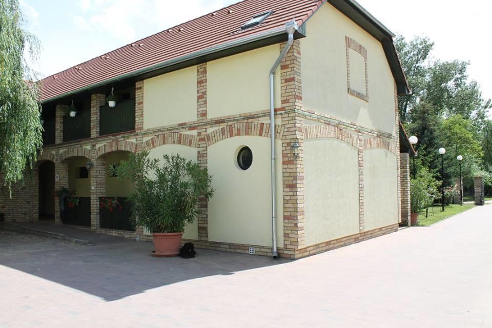 Bed and Breakfast Kiraly Lovastanya Panzio Janoshalma Exteriér fotografie